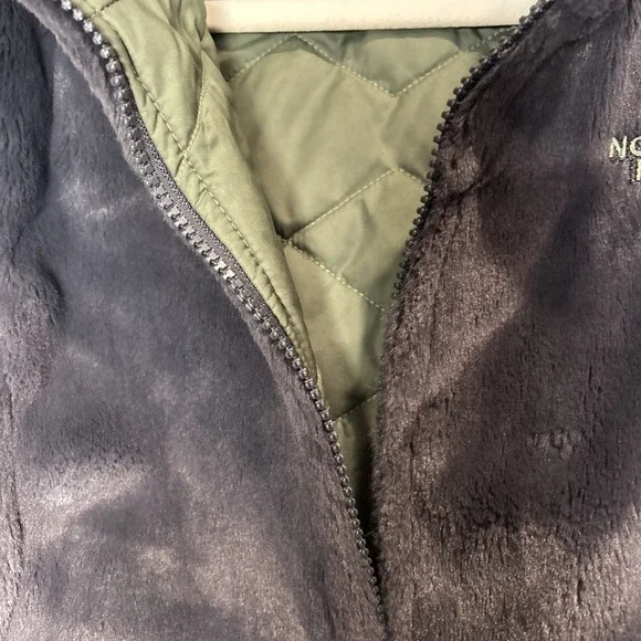 The North Face Reversible Olive Quilted Faux Fur Vest Womens S Cozy Utility Luxe - Picture 4 of 10